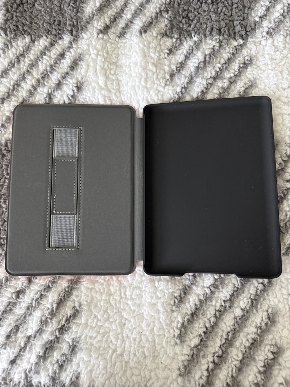 Red & Pink Checkered Magnetic Kindle Paperwhite 11th Generation Case ๐๐ - Picture 2 of 4